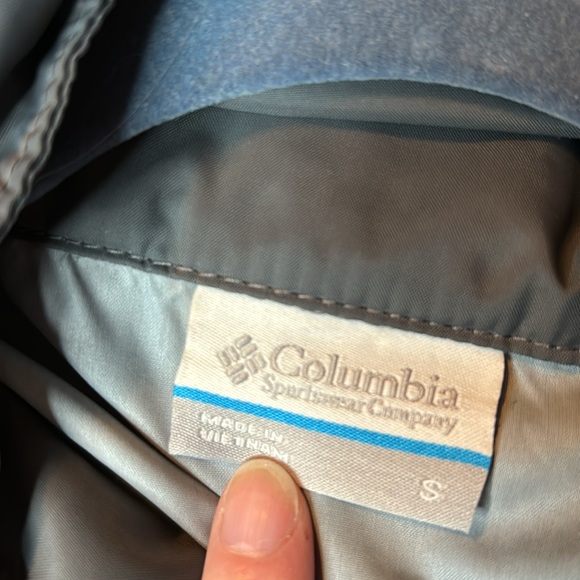 Columbia Windbreaker Light Jacket W Hood & Zipper Pockets Good Used Condition - Picture 7 of 7